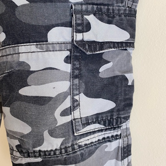 Gymboree camo cargo pants 18-24 mod - Picture 4 of 6